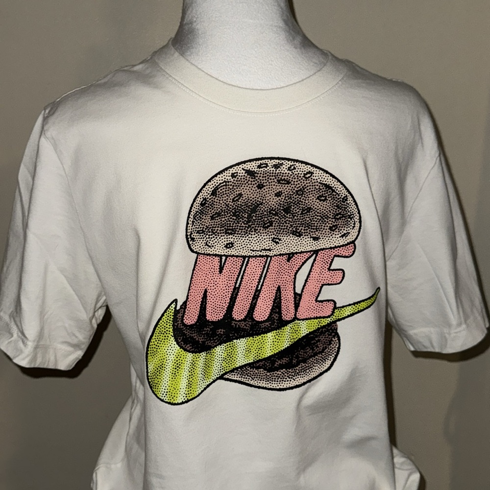 NIKE white short short sleeve t-shirt size small